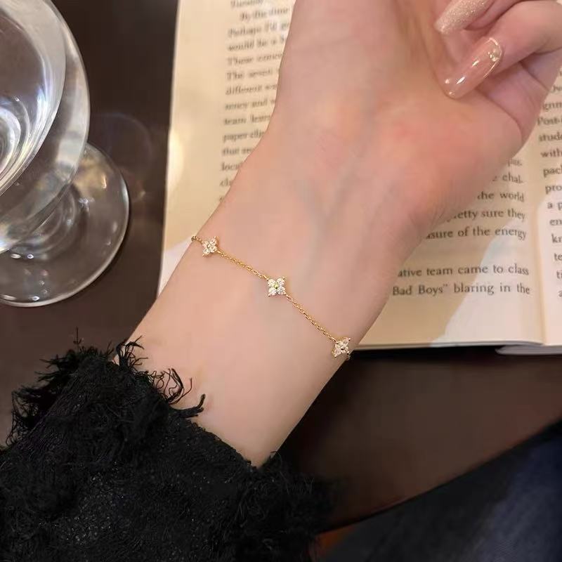 Female Light Luxury Niche Starry Clover Bracelet