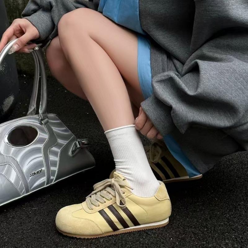 

Leather retro women s new soft-soled lace-up casual sports board shoes versatile little white shoes 35 жёлтый