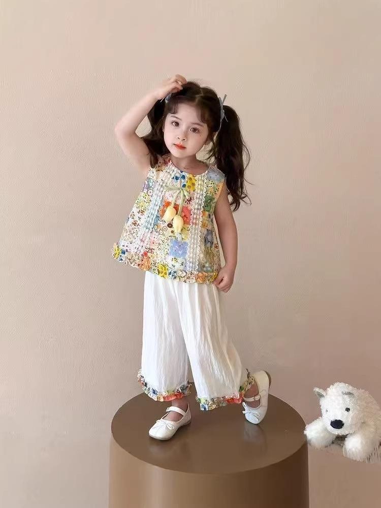 Zweiteiliges Set für Mädchen mit Blumenmuster: Monet Gartenweste & Weitbeinige Hose