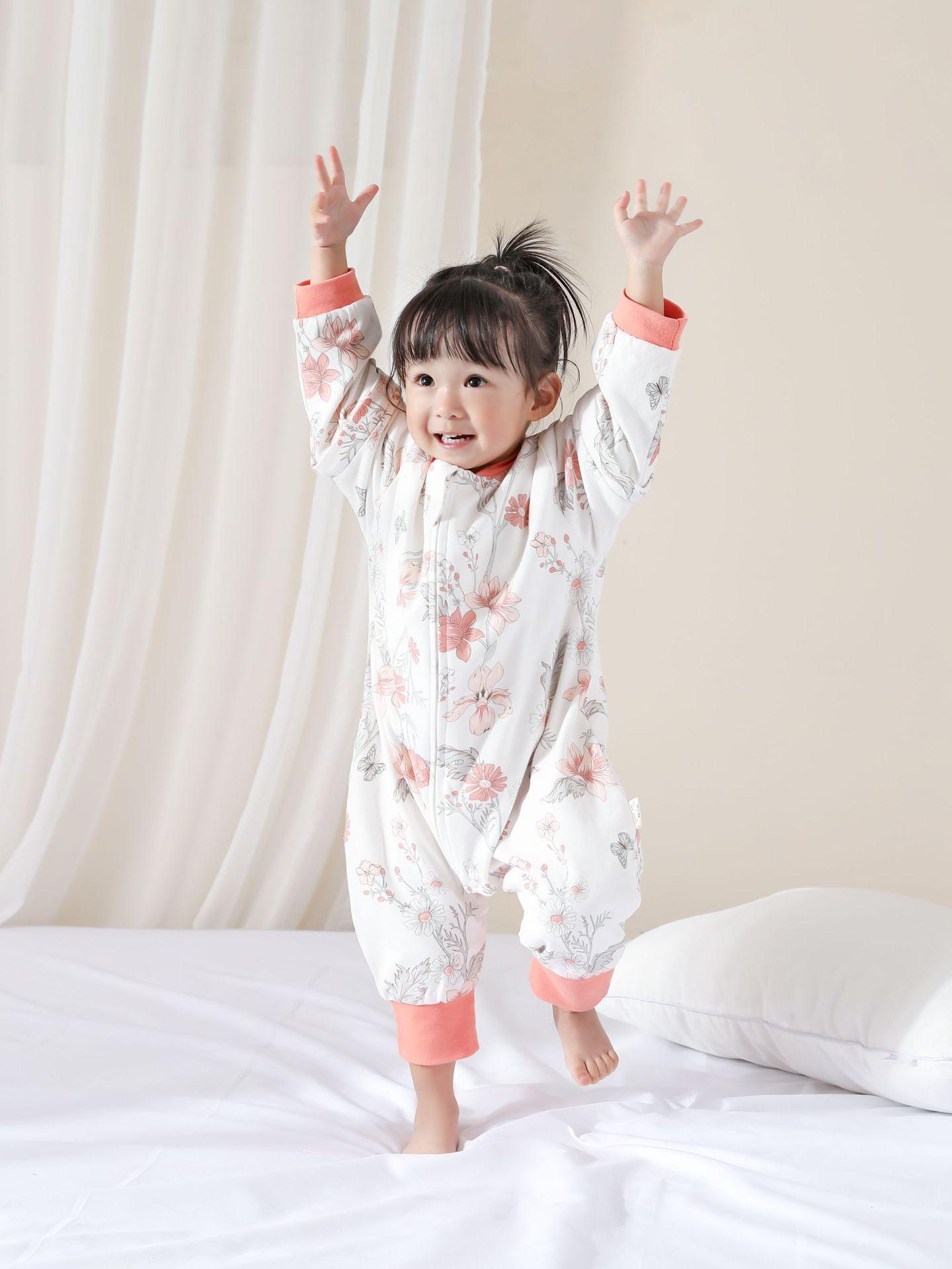 

Детский всесезонный спальный мешок с раздельными штанинами, съемными рукавами и защитой от переворотов