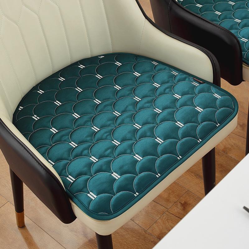 Prošívaný polštář na kancelářské a jídelní židle Čtvercový design Univerzální pro všechna roční období Tenký sedák na restaurační stoličku a židli Pohodlí