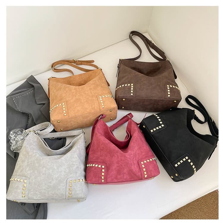 Rivet Tote Bag Women's Large-capacity Commuter Shoulder Bag
