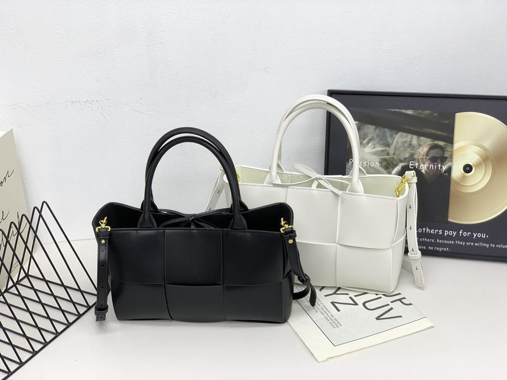 Cross-border hot-selling 28CM cowhide woven portable tote bag, genuine leather handbag, commuting versatile single shoulder messenger women's bag