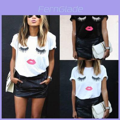 Trendy Women's Short Sleeve Graphic T-shirt With Black And White Print For Stylish Streetwear