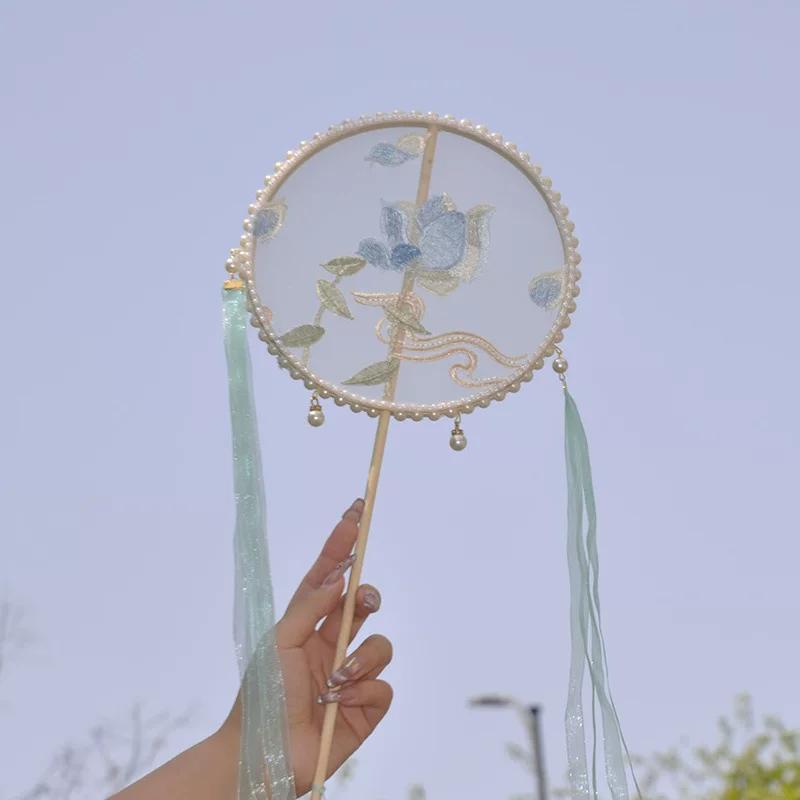 New Vintage-Style Round Fan with Pearl Embroidery, Unique-Shaped Fan for Photo Shoots in Scenic Spots, Hanfu Accessory, Eight-Petal Round Fan