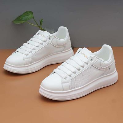 Modische Damen-Skateschuhe mit weicher weißer Sohle, trendig und bequem für alle Jahreszeiten, leichte, rutschfeste Schnür-Sneaker in Weiß für Damen