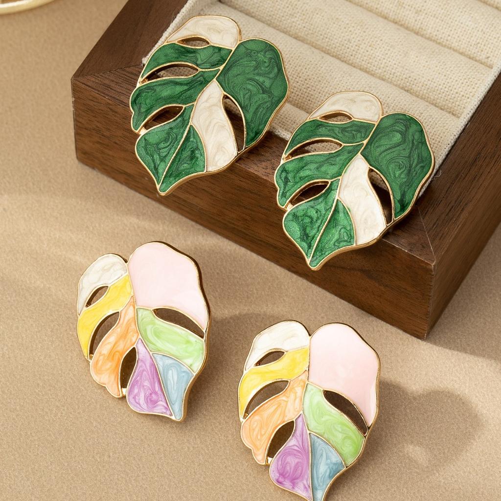Personalized Leaf Shape Stud Earrings Simple Exquisite Earrings Elegant and Sweet Earrings