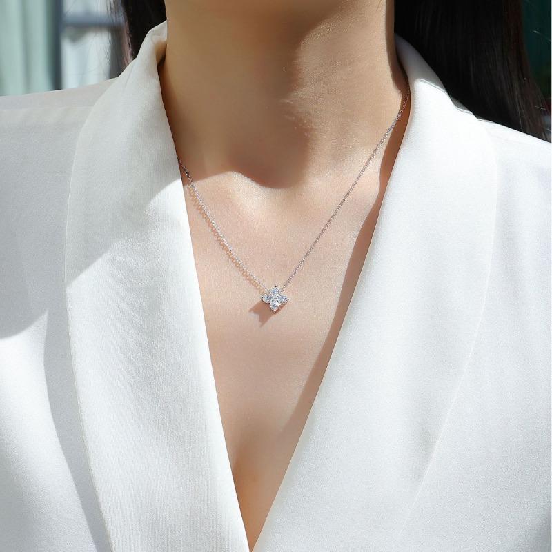 S Silver Moissanite Lucky Clover Pendant Necklace Necklace