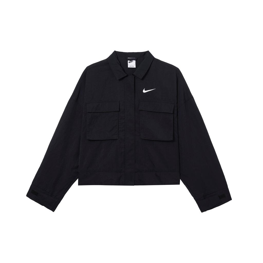 Nike SS22 Jednobarevná tkaná krátká bunda s velkou kapsou Dámské svrchní oblečení Černá DM6244-010
