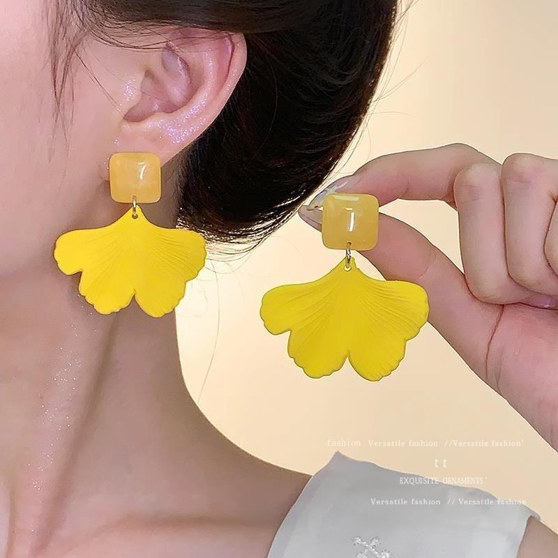 Summer dopamine color stud earrings women's new popular high-end earrings Internet celebrity niche design earrings