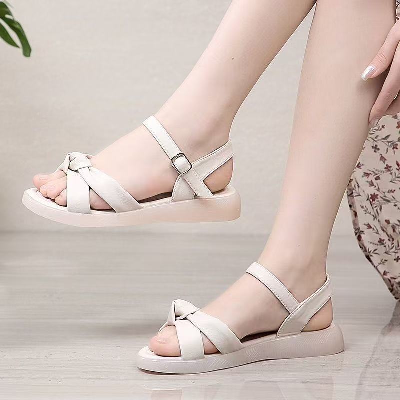 Mote Premium Damesandaler 2025 Sommer Nye Allsidige Sexy Mykt Skinn Lettvekt Fritidssko Eventyrvind Myk Såle Strandsandaler