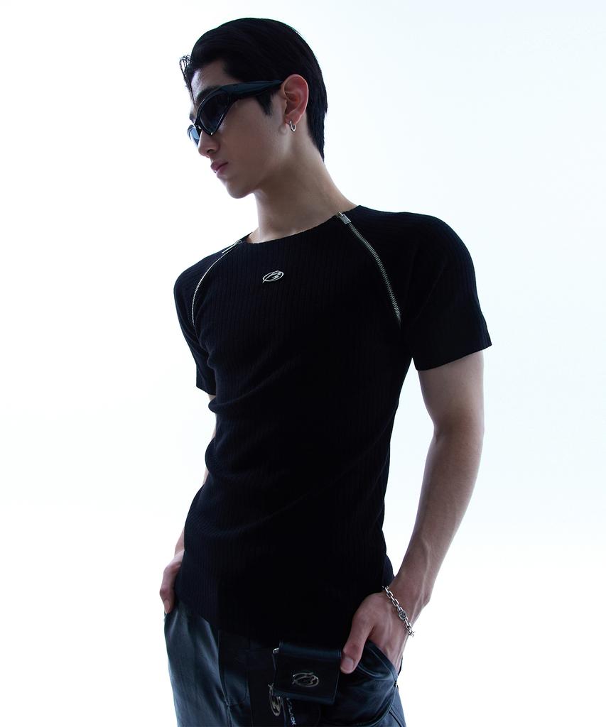 MORE THAN BLACK Logo Two Side Half Zip Up Knit