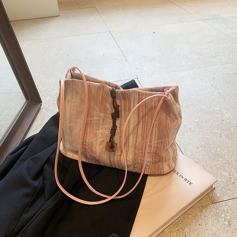 Chic Summer Tote Bag For Women With Large Capacity Stylish Shoulder Design