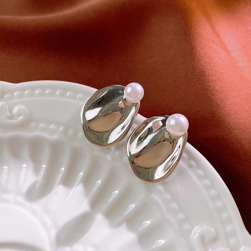 

Серьги-пусеты из неправильного жемчуга Серебряная игла : Европейский и американский ретро-дизайн с современным флером для женщин