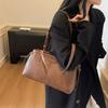 Large-capacity Retro Bag Women's Autumn and Winter Versatile 2025 New Simple Shoulder Bag Popular Commuter Tote Bag This Year