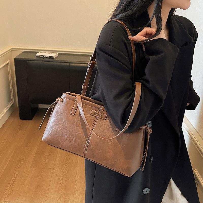Large-capacity Retro Bag Women's Autumn and Winter Versatile 2025 New Simple Shoulder Bag Popular Commuter Tote Bag This Year