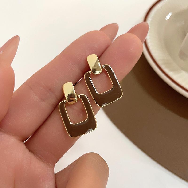 French Vintage Coffee Color Resin Irregular Earrings Geometric Imitation Amber Ternperamental Earring