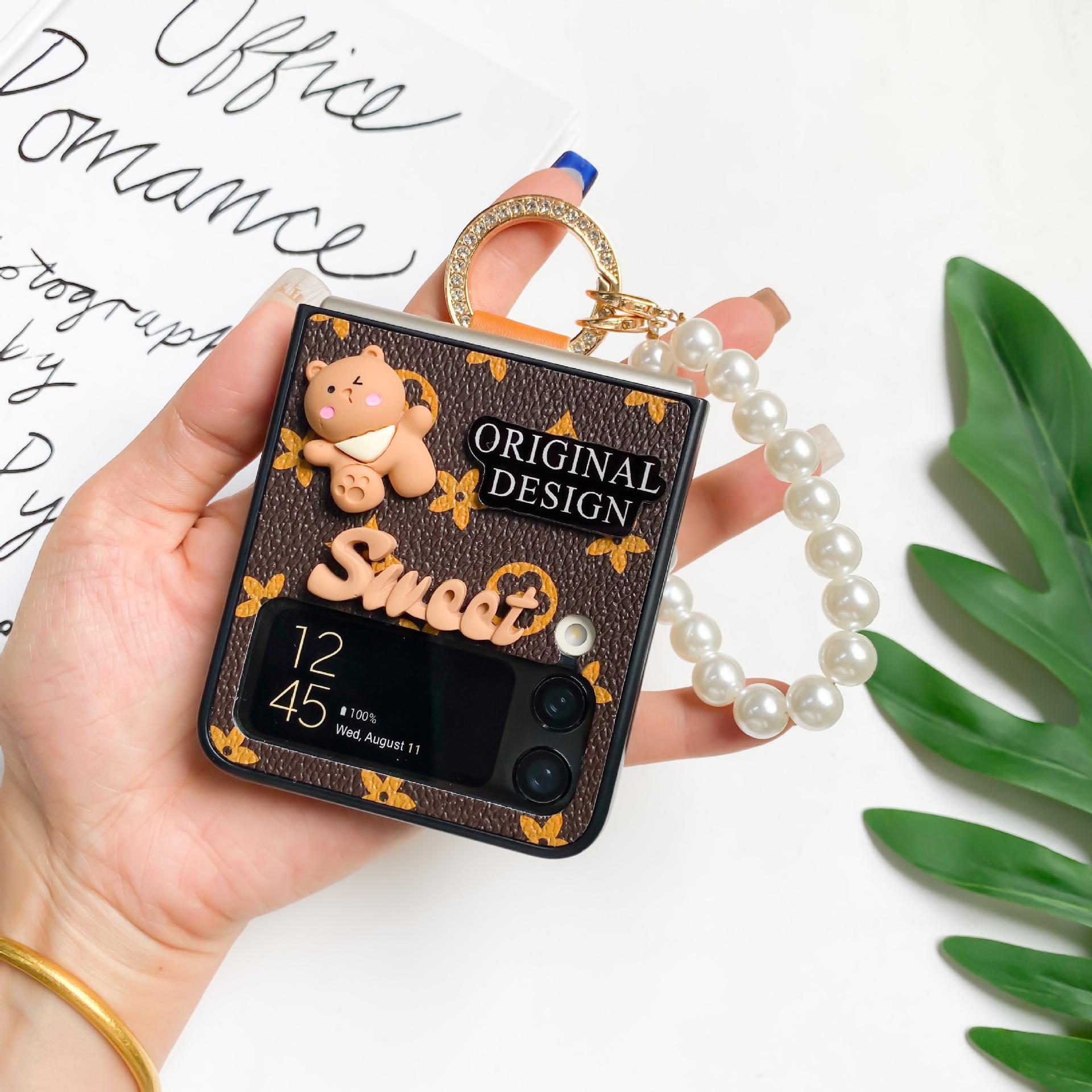 

Pearl Handheld Ins Style Premium Folding Screen Flip Phone Case for Samsung ZFlip7 Little Bear Flod6 For Samsung ZFlip3