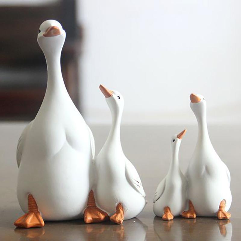 Crafts Perfect Duck Resin Statue Mother and Son Duck Decor for Cabinet Living Room Arma De Bolinhas Gel decorative figurines