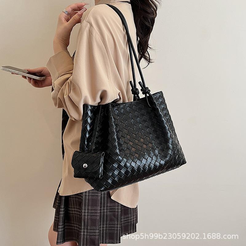 Spring and summer new woven pattern commuter large-capacity tote bag women's shoulder bag handbag mother bag underarm bag