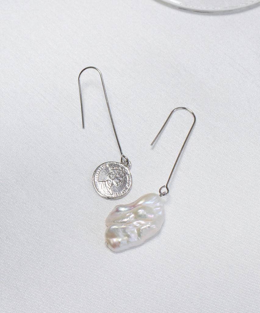 Madin'Ly Particulie Earring