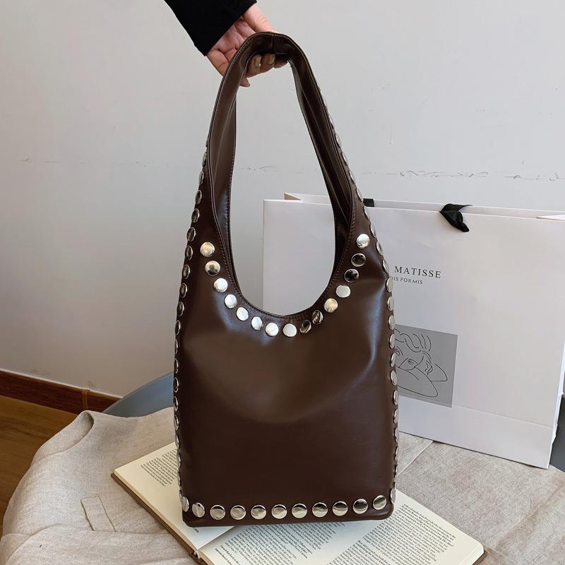 Premium Bag Women's New Trendy Fashion Retro Versatile Casual Shoulder Bag Rivet Bucket Bag