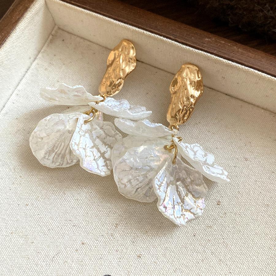 Silver needle acrylic petal fringed stud earrings popular fashion earrings light luxury high-end temperament earrings