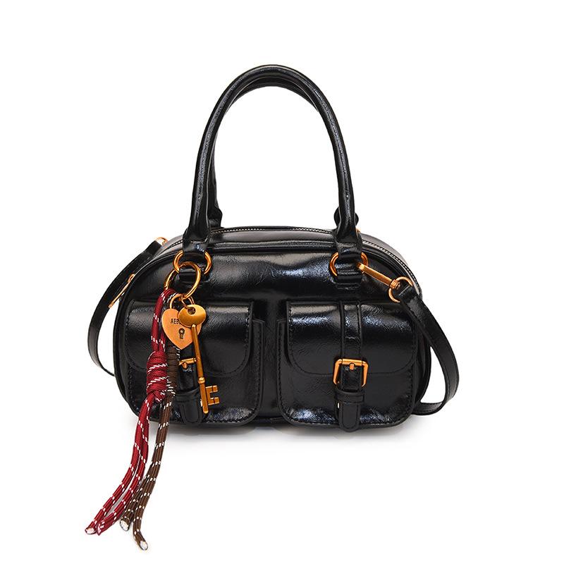 Retro Trend Korean Niche High-end Texture Fashion Portable Pillow Bag Female Versatile Foreign Style Commuter Messenger Bag