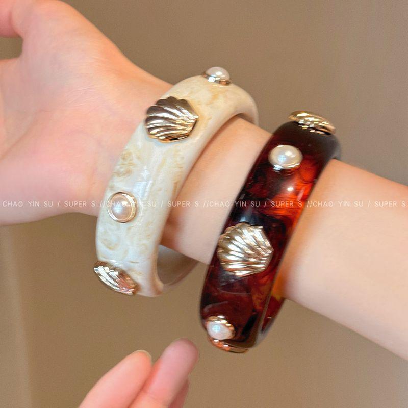 Maillard Brown Resin Shell Pearl Bracelet for Women, Bohemian Retro Seaside Bracelet, Exaggerated Bracelet