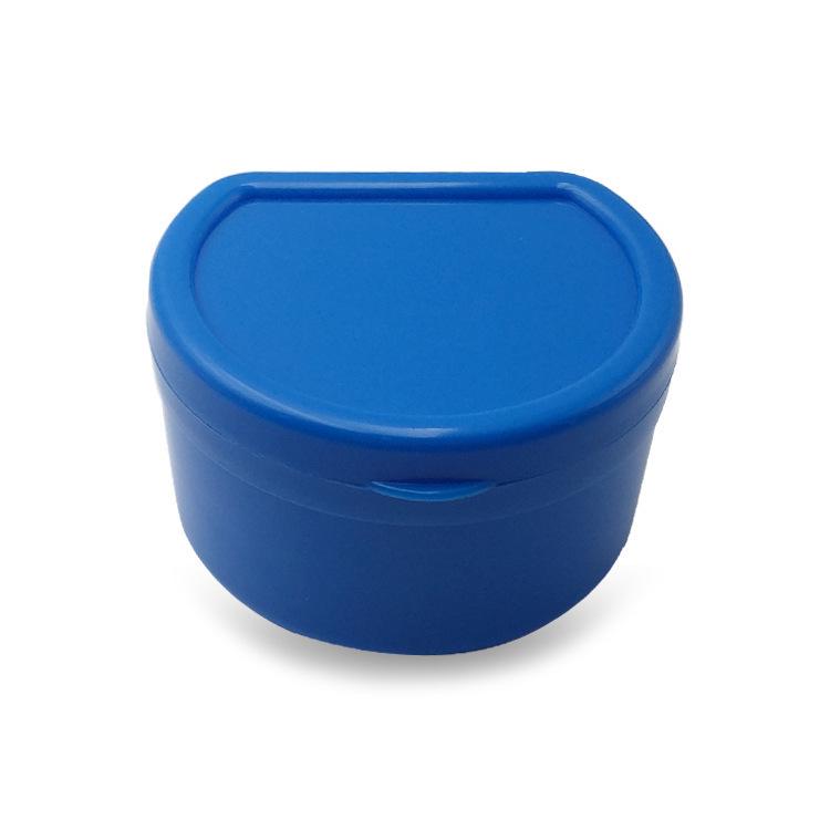 

Компактна коробка для чищення та зберігання зубних протезів з сіткою-фільтром