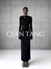 Sofort verfügbar Vietnamesisches Designer-Kleid mit Hohlsaum und Falten: Neue einfarbige, schmale Passform, europäischer & amerikanischer Stil