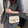 Jauni izšūšanas diegi, moderna jauna populāra vienkārša vienkrāsaina ikdienas ķēdītes temperamenta crossbody plecu maza kvadrātveida somiņa sievietei