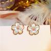 Cute Small White Flower Earrings for Women Party Golden Acrylic Plant Floral Stud Earrings Wedding Party Elegant Korean Jewelry