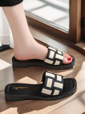 Fashion Flat Shoes Female Ladies' Slippers Summer Clogs Woman Luxury Slides Pantofle Beach Designer Rubber Soft 2025 Fashion Rubber Slip