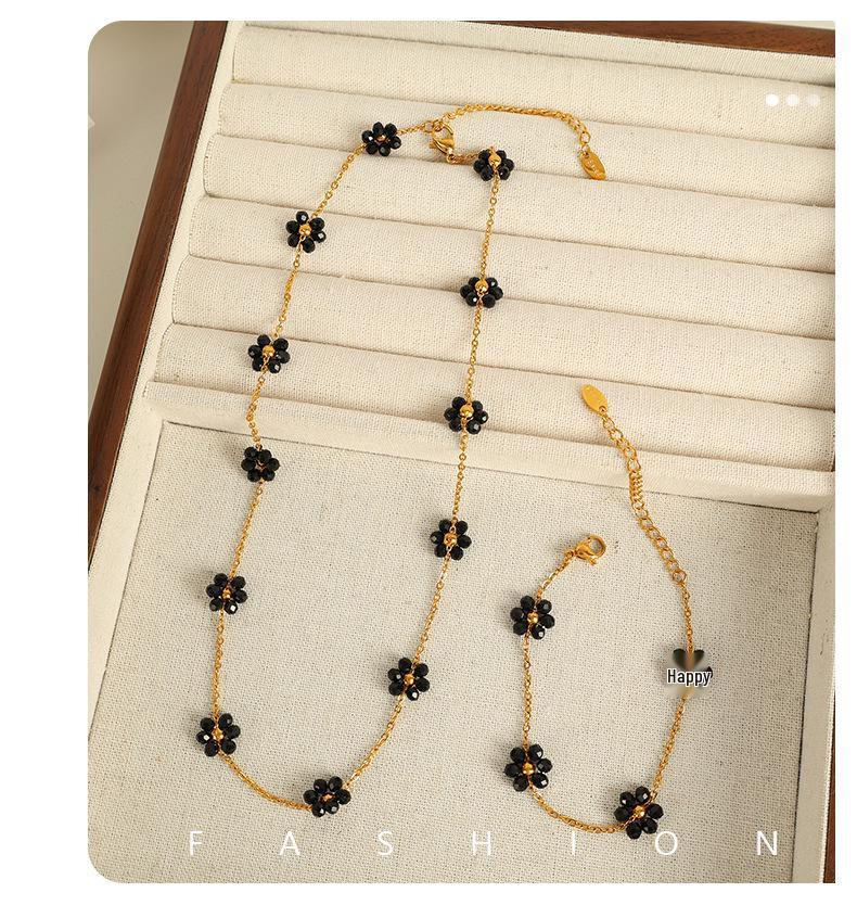 European & American Fresh Flower Stainless Steel Bracelet with Women's Niche Design and Titanium Steel Necklace Set.