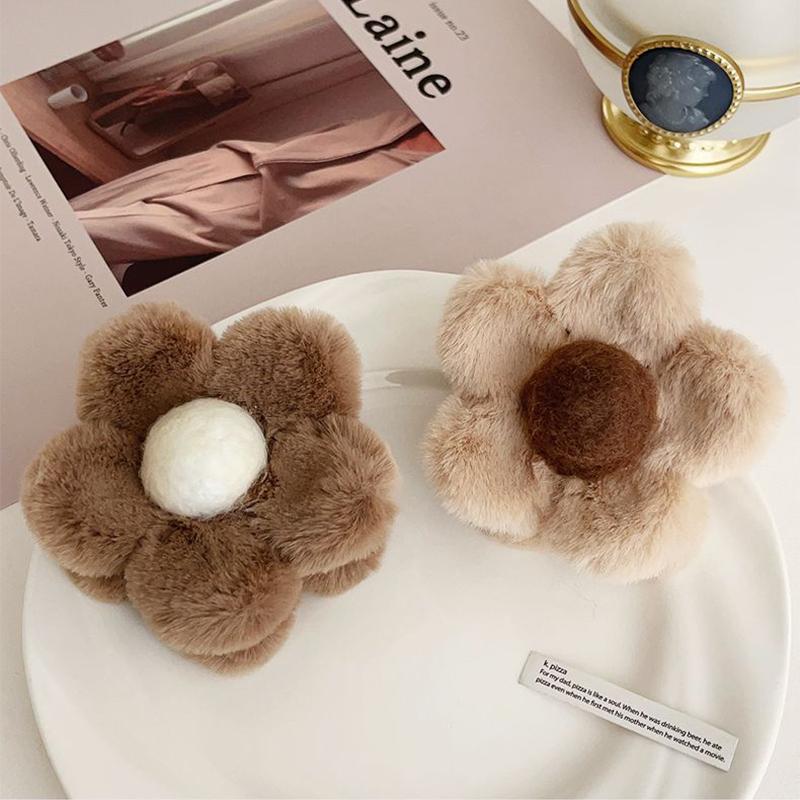Korean Style Plush Flower Hair Claws Fashion Small Hair Clips Sweet Barrettes Shark Clips For Women Hair Accessories Headwear