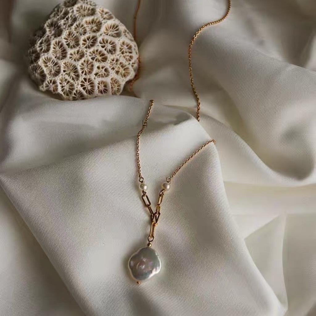 Romantic Natural Baroque Petal Sea Pearl Necklace, Niche INS Style Collarbone Chain, Exquisite Design, Female Personality