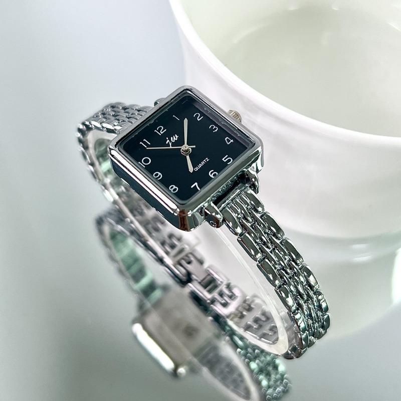 Simple Quartz Watches for Women Retro Alloy Strap Ladies Watches Small Square Dial Wristwatches Gift Clock Relógio Feminino