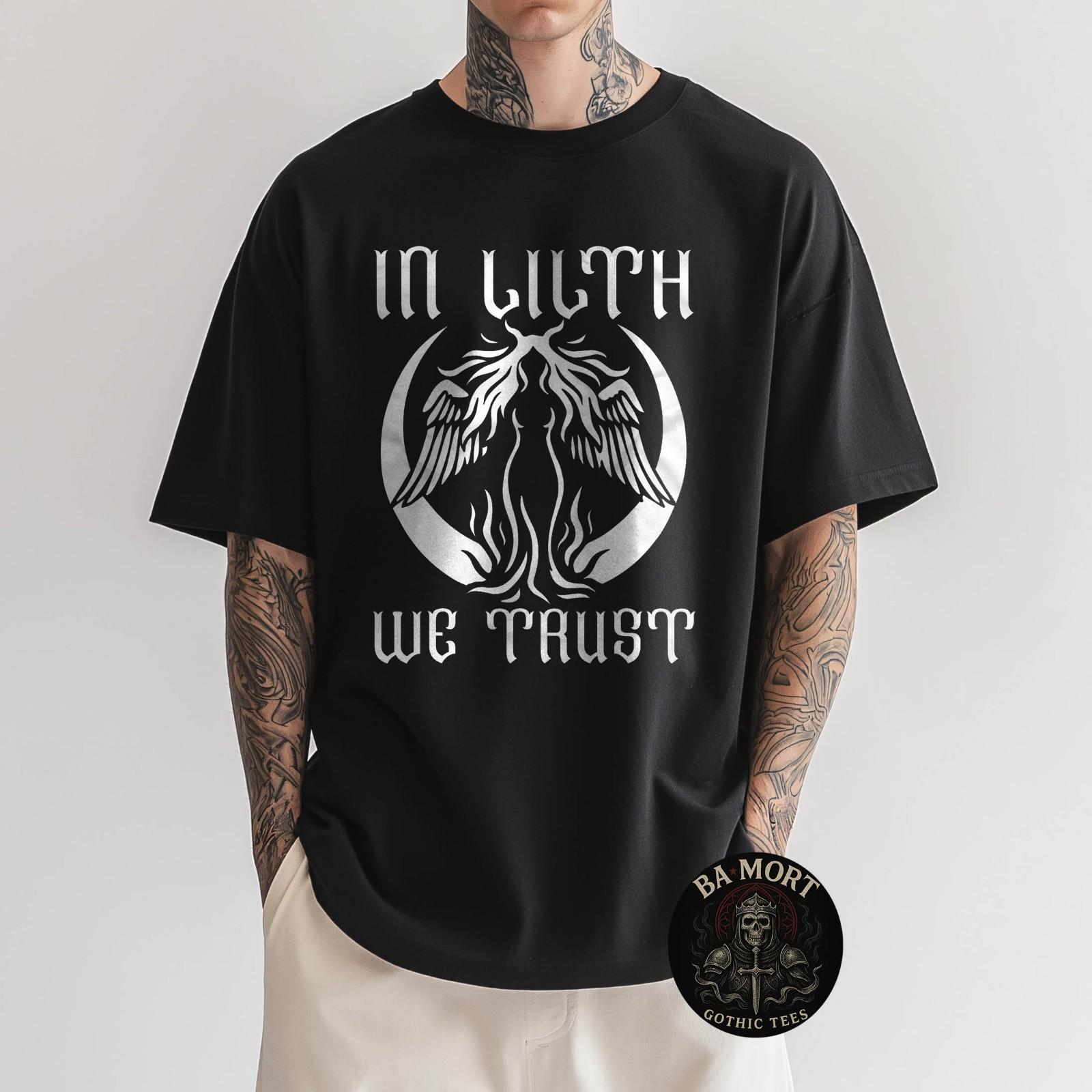 In Lilith We Trust Gothic Occult Lilith Goddess Pagan Witch T-Shirt S разноцветный