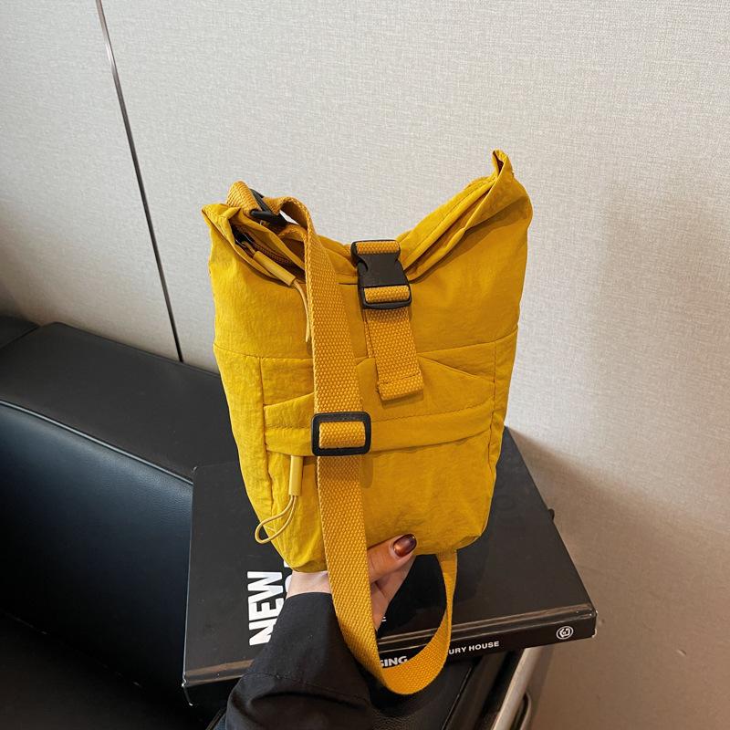 Simple Texture Trend Fashion Casual Foreign Style Bucket Bag 2025 Summer New Women's Niche Shoulder Messenger Bag