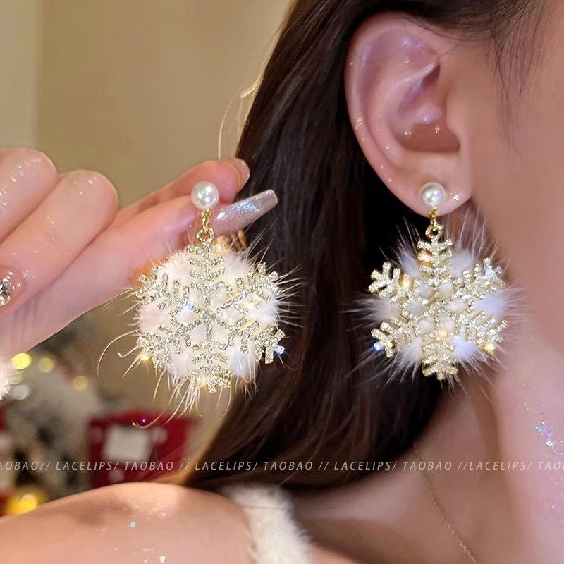 Christmas plush snowflake pearl stud earrings women s new popular high-end earrings gentle and unique earrings earrings