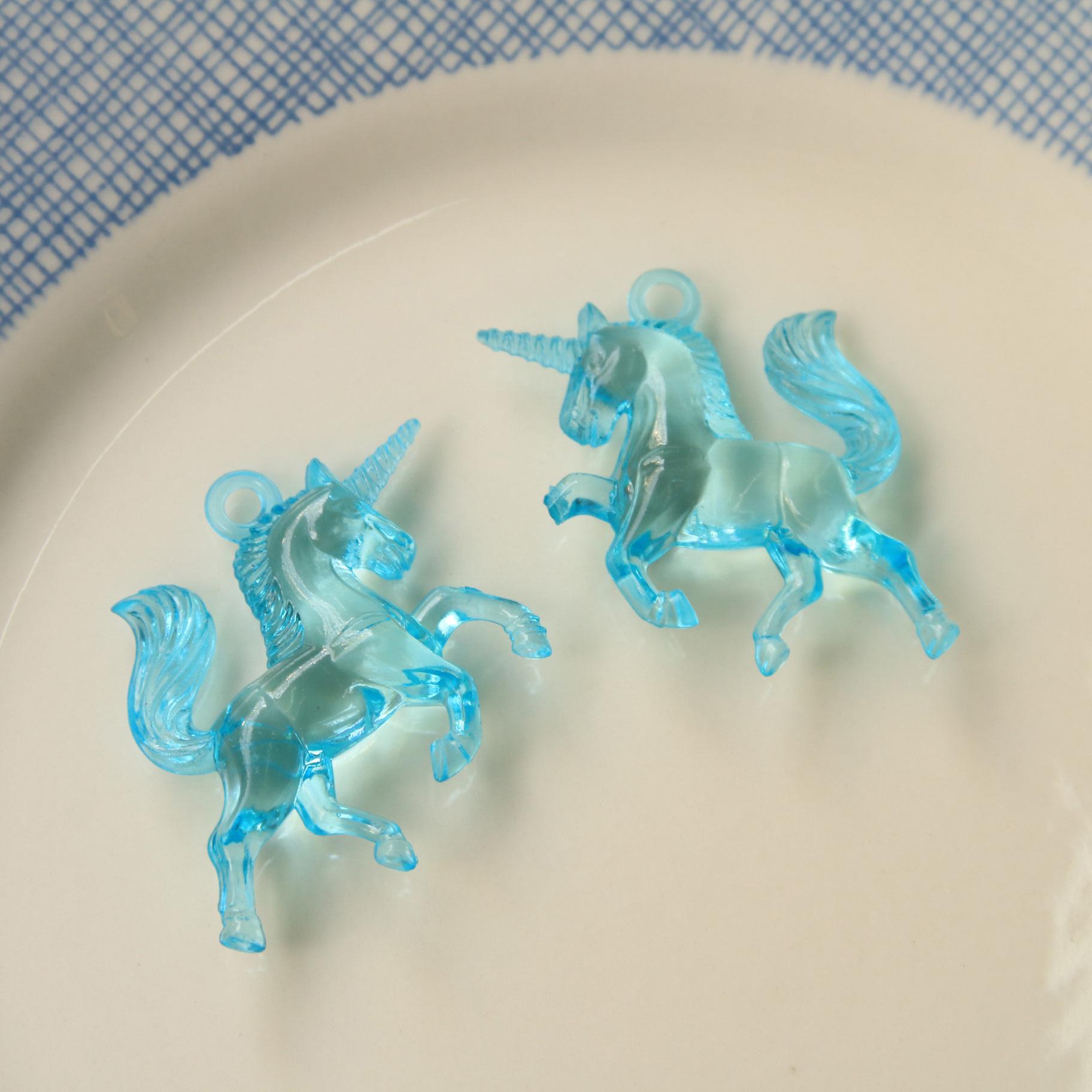 

10 шт. мультяшные прозрачные цветные трехмерные единороги DIY акриловые серьги аксессуары для волос чехол для мобильного телефона материал