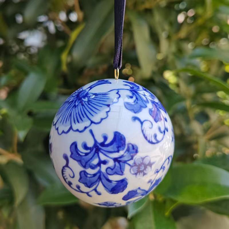 Blauer und weißer Jingdezhen Keramikkugel-Anhänger - Auto- und Weihnachtsdekoration.