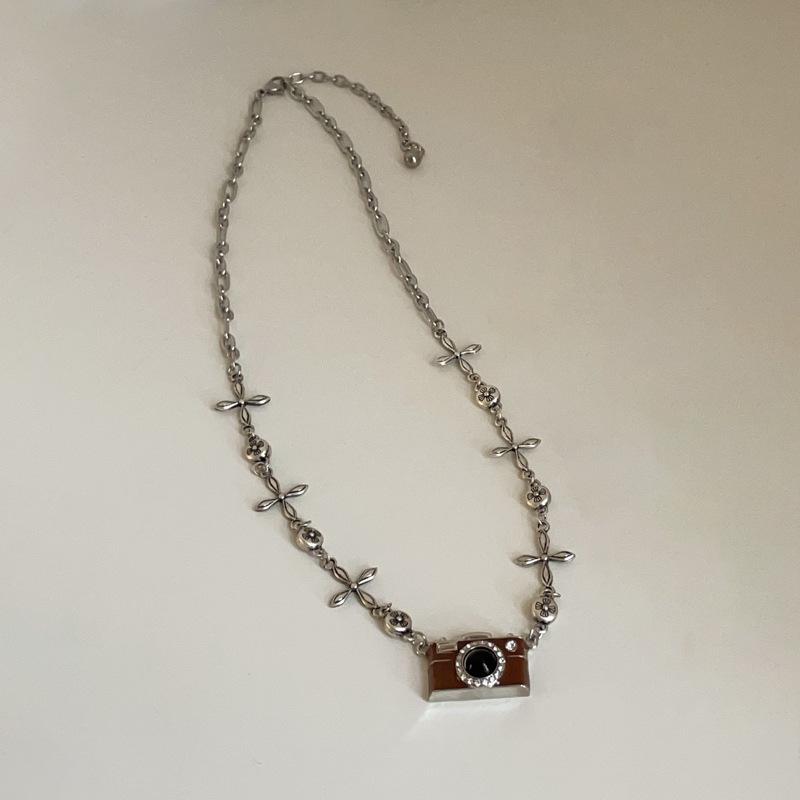Exaggerated Retro Brown Camera Necklace Female Personality Hottie Hip Hop Fashion Trend Temperament Versatile Neck Chain Sweater Chain