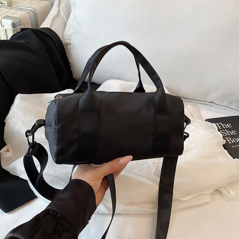 Casual Quilted Nylon Pillow Bag for Women Minimalist Handbag Fashion Shoulder Bag S чёрный