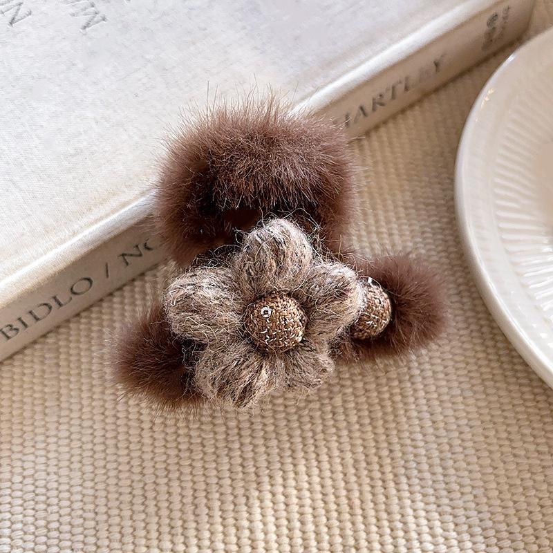 Plush Flower Grab Clip Female Shark Clip Hairpin 2026 New Back Head Coil Hair Clip Hair Accessories