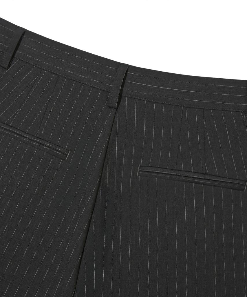 TRILLION One-Pleat Stripe Button Strap Wide Slacks [Charcoal]