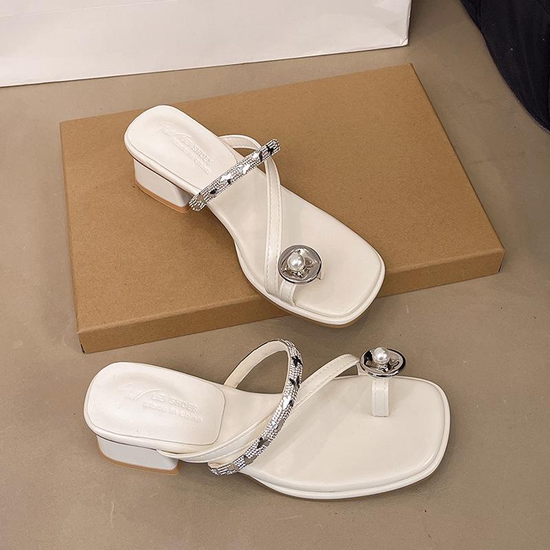 Französische Strandschuhe mit niedrigem Absatz Feenschuhe 2025 neue Sommer Sandalen mit flachem Boden und Temperament Zehensteg