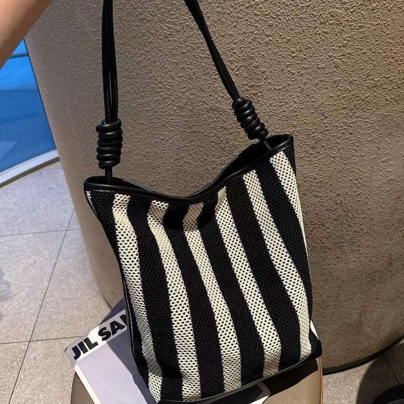 Relaxing Lazy Wind Woven Beach Bag Casual Large Capacity Versatile Vacation Bucket Bag Shoulder Bag