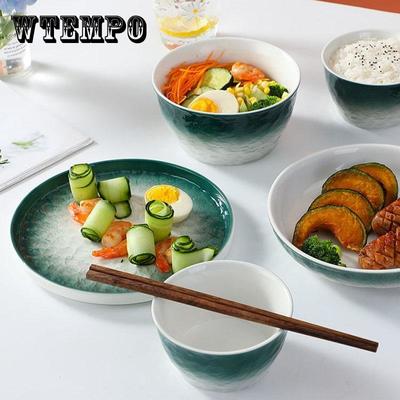 סט כלי כלים לאדם אחד שילוב של כלים ביתיים ומקלות אכילה כלי שולחן יצירתיים